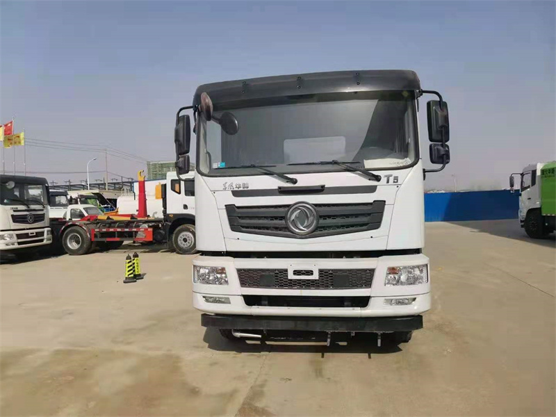 全新的灑水車(chē) 全新的灑水車(chē)