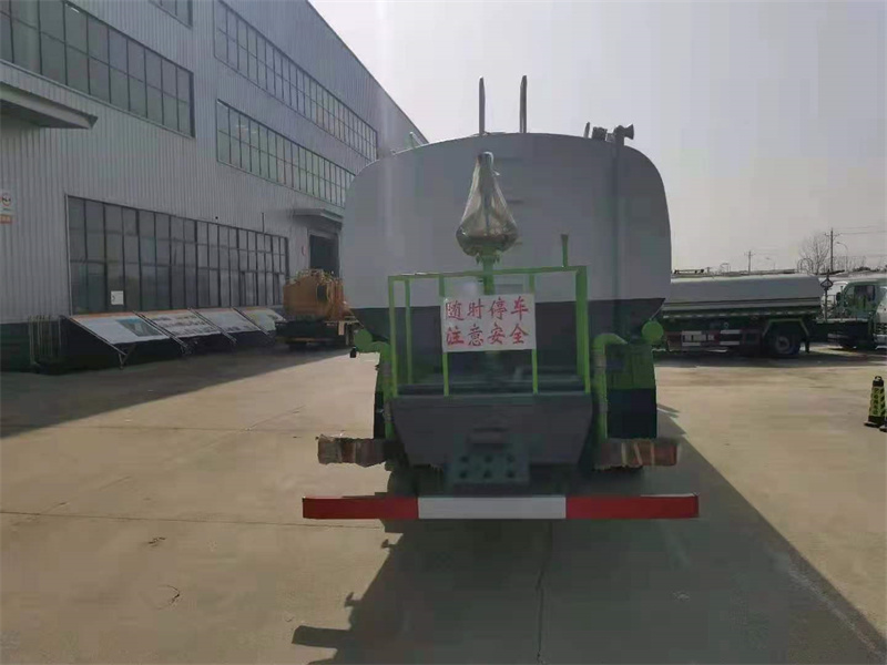 全新的灑水車(chē) 全新的灑水車(chē)