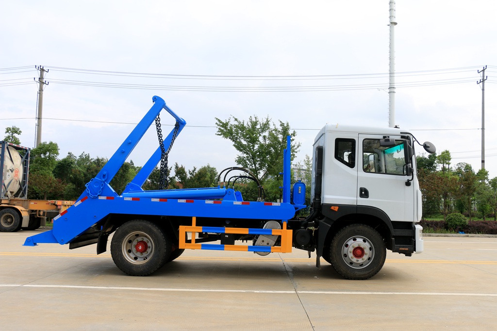 東風(fēng)D9擺臂式垃圾車(chē)