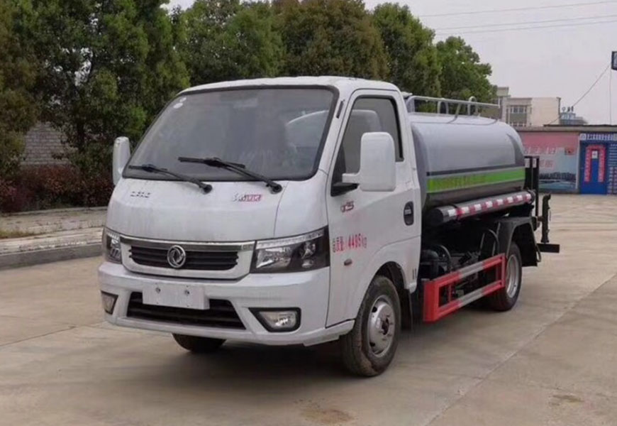 東風(fēng)涂逸3方藍牌綠化灑水車(chē)圖片